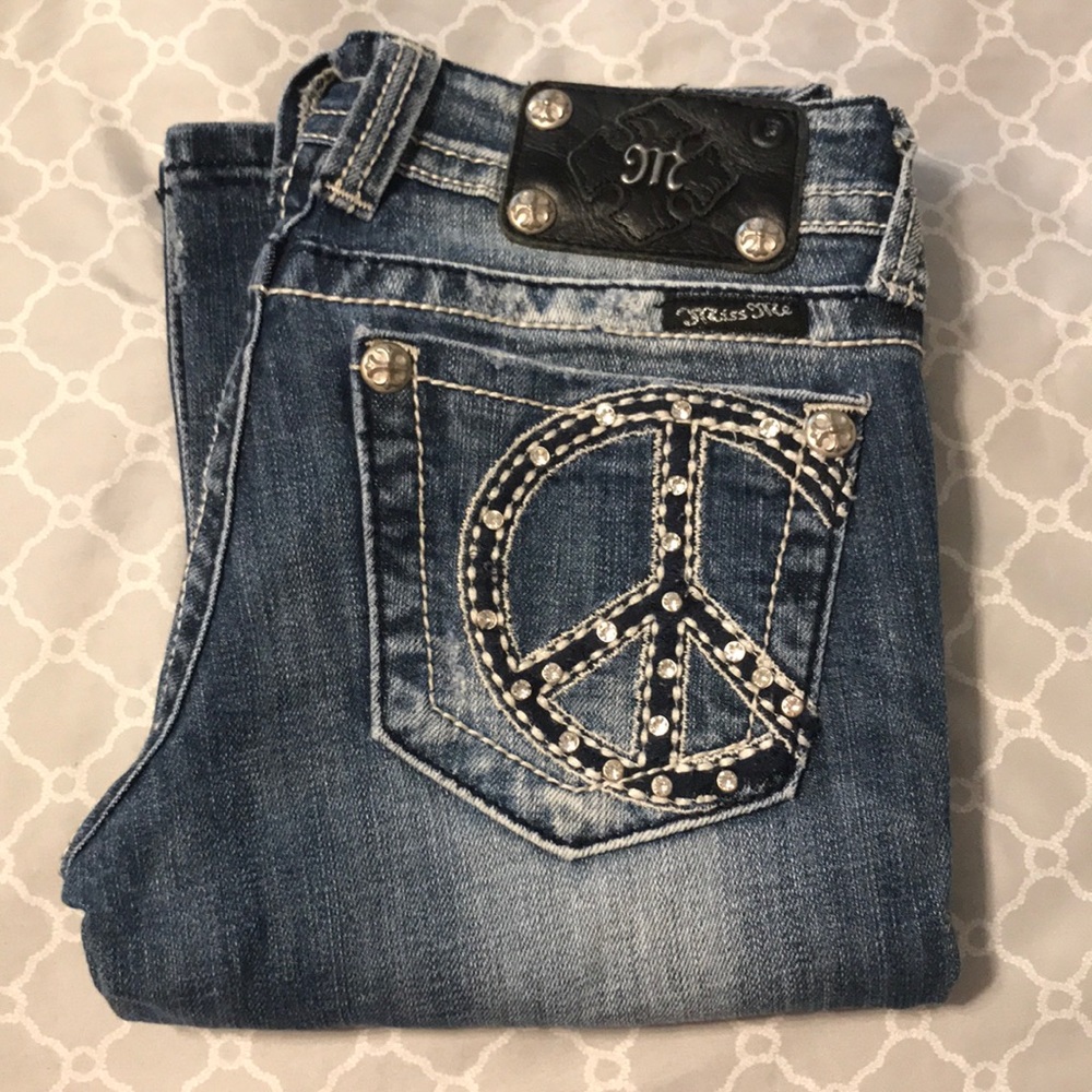 Lightly Worn! Super cute, boot cut jeans!